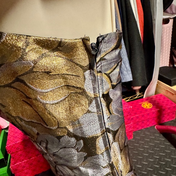 Lilly Pulitzer Camilo Top - Gold Metallic Peony Parade Brocade (Size 0) - Picture 4 of 10